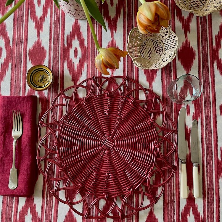 The Voyage Dubai - Linen Dinner Napkins Burgundy Our classic dinner napkins available in seven gorgeous colours to complement a multitude of table settings.  Our napkins are made with 100% European linen making them luxurious and long-lasting. 50x50cm